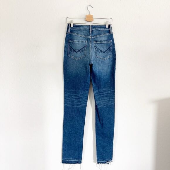 Idyllwind Straight Leg Distressed Jeans in Going Places Dark Medium Wash Size 8 - Picture 4 of 15